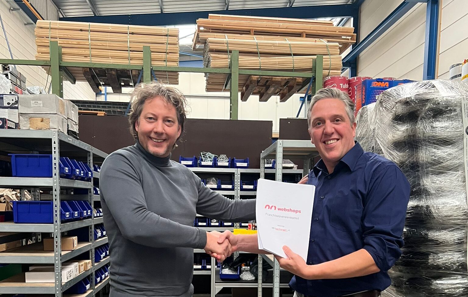 Bas Olde Juninck: de ervaren ondernemer achter nr1aanhanger.nl heeft nu getekend met NR1 Webshops - foto met Bert Berkers